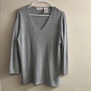 White Stag Heather Gray Knit Top